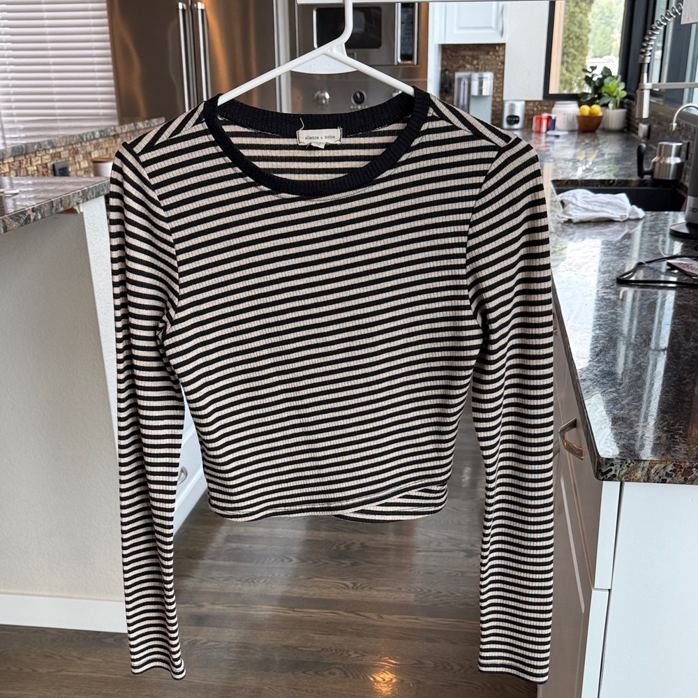 Silence + Noise Black and White Striped Long Sleeve Top Cropped size Medium EUC